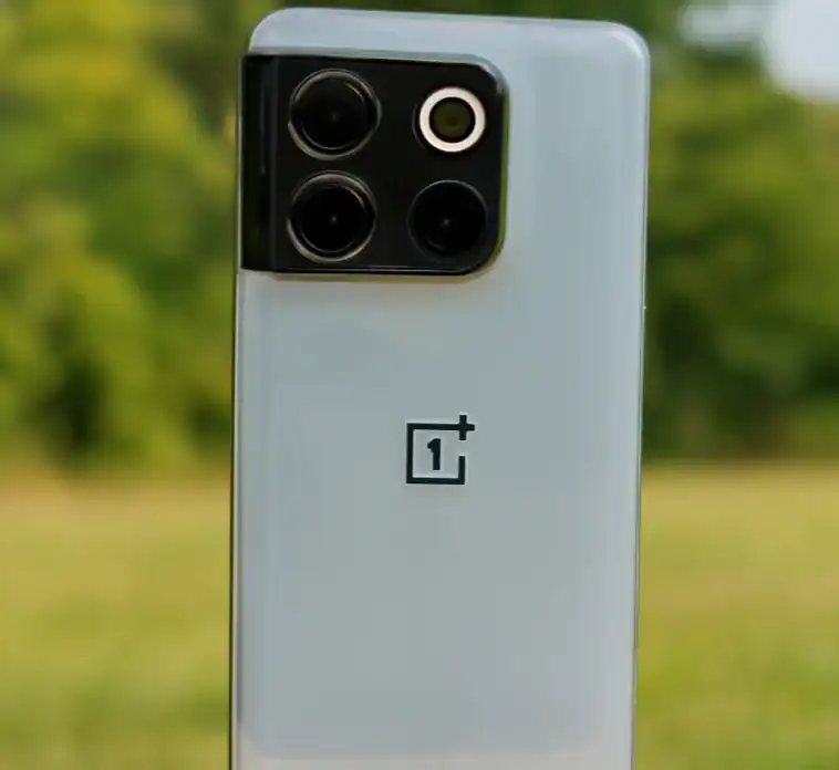 OnePlus 10T Review: Performance Beast or Flagship Flop? Featured Image